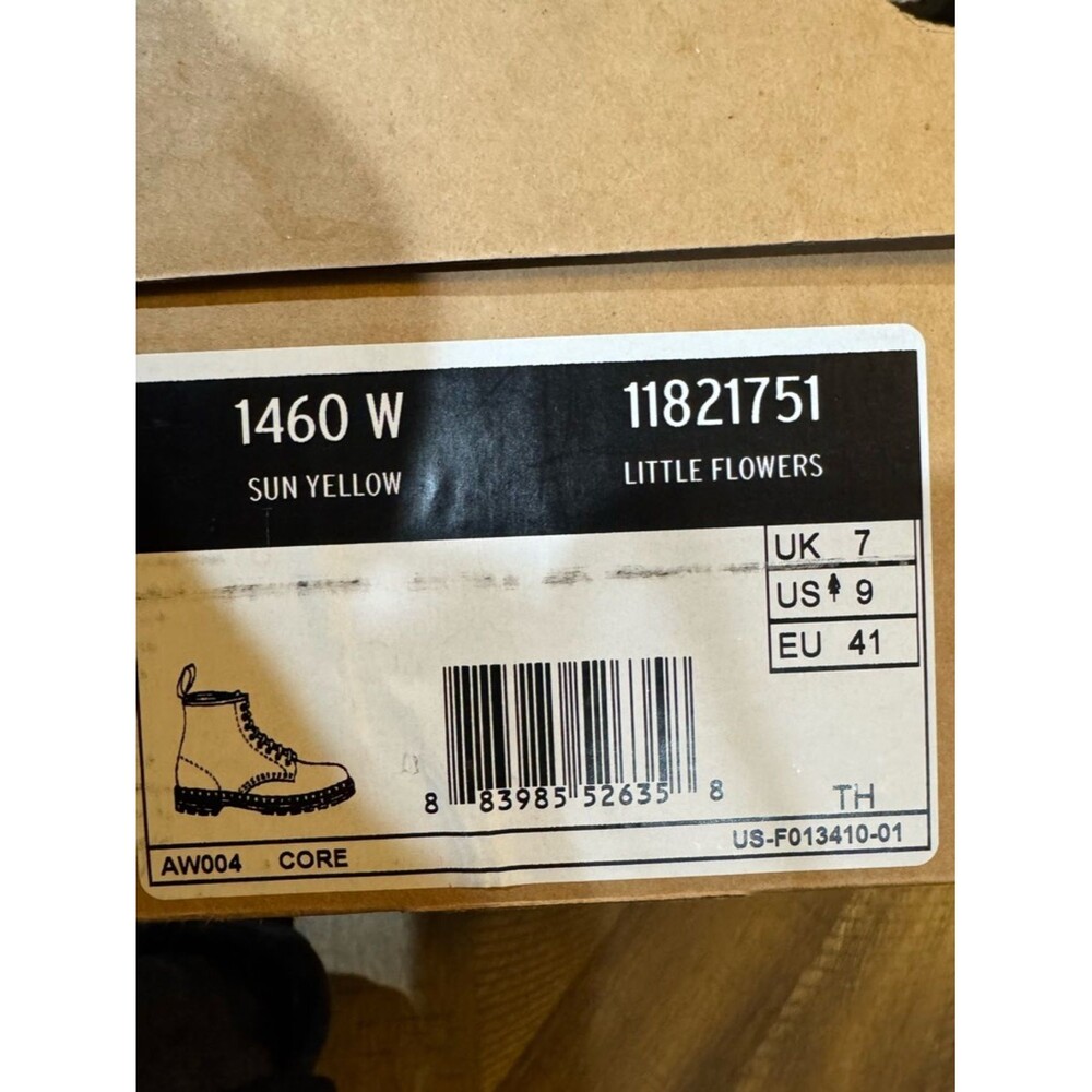 Dr. Martens RARE NIB 1460 Sun Yellow Little Flowers Floral Boots Women's size 9 - Picture 2 of 16